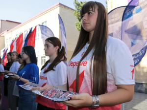  Сегодня в отделе по делам молодежи прошла торжественная церемония посвящения школьников в ряды «Движения Первых».