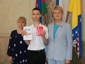  Сегодня в нашем районе состоялось трогательное и значимое событие — торжественное вручение первых паспортов юным жителям! 