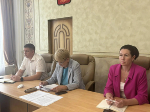 Сегодня в Законодательном Собрании Краснодарского края прошли важные парламентские слушания по проекту закона «Об исполнении бюджета Краснодарского края за 2025 год».  🔹Заседание провёл председатель ЗСК Юрий Бурлачко. Под его руководством депутаты, представители органов власти и эксперты детально обсудили ключевые показатели: доходы и расходы, исполнение госпрограмм, эффективность использования средств и выполнение социальных обязательств. Особое внимание, как правило, уделяют именно социальной сфере.  