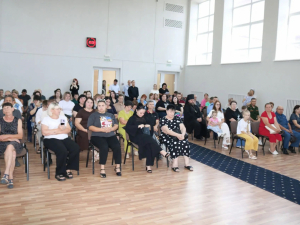 Сегодня в «КДЦ «Лукоморье» временно исполняющий полномочия главы района Светлана Юрова, прокурор района Владимир Хлынов и военный комиссар Гулькевичского и Кавказского районов Юрий Волчек передали государственные награды семьям погибших на СВО бойцов