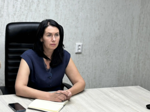🇷🇺✍🏻Сегодня в формате ВКС прошёл обучающий семинар по проведению общественного мониторинга организации оказания медицинской помощи участникам СВО во внеочередном порядке.  🔹Гулькевичский район принял участие под председательством заместителя главы района Оксаны Батталовой.   🔹Участники семинара разобрали ключевые точки контроля: от момента обращения в медучреждение до фиксации всех этапов оказания услуг, включая внеочередной приём и маршрутизацию пациентов.  📖Спикером выступила председатель Общественн