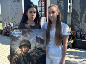 Портреты героев обретают дом в родных стенах. 