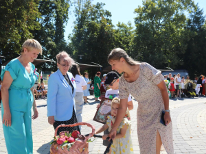 Сегодня Парк культуры г. Гулькевичи наполнился радостью, детским смехом и настоящим творчеством — в честь Дня района здесь проходят яркие праздничные мероприятия!