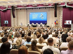 25 августа делегация педагогов Гулькевичского района под руководством временно исполняющего обязанности главы муниципалитета Светланы Юровой посетила краевую августовскую педагогическую конференцию.