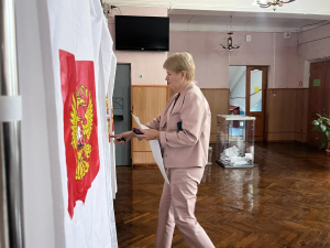 Сегодня выполнила свой гражданский долг и проголосовала председатель районного совета Лариса Перевертайло.