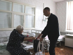 Избирательные участки района организуют голосование жителей вне помещения для голосования с помощью выездных групп по заявлениям избирателей.