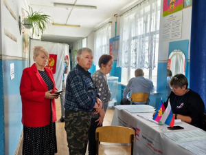 Сегодня в числе первых на избирательный участок пришла временно исполняющий полномочия главы Гулькевичского района Светлана Юрова.