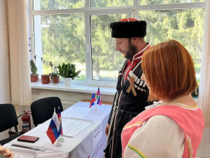 В Гулькевичском районе на выборы приходят Кубанские семьи.