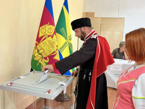 В Гулькевичском районе на выборы приходят Кубанские семьи.